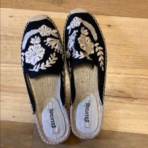 Never been worn! Soludos espadrille slides!